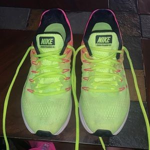 Nike Two Toned Running Shoes